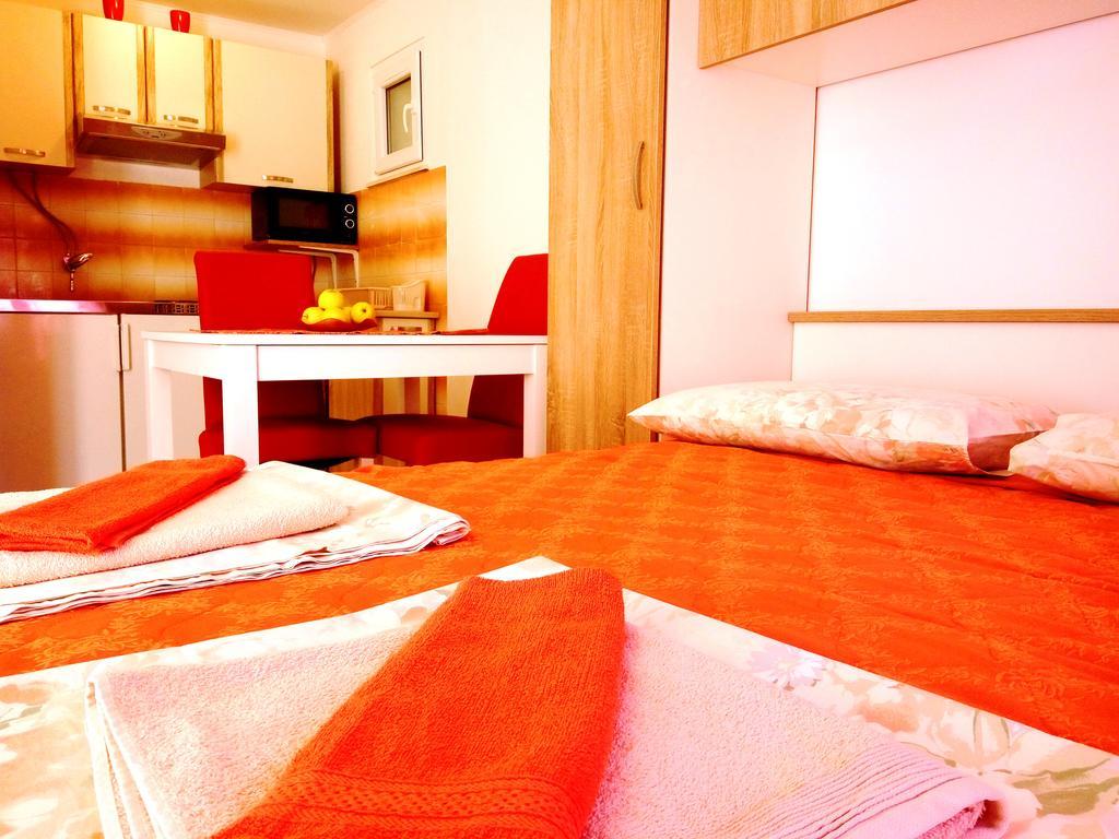 מליני Guest House Kate מראה חיצוני תמונה
