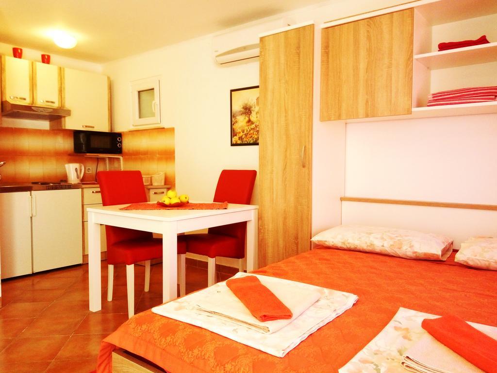 מליני Guest House Kate מראה חיצוני תמונה