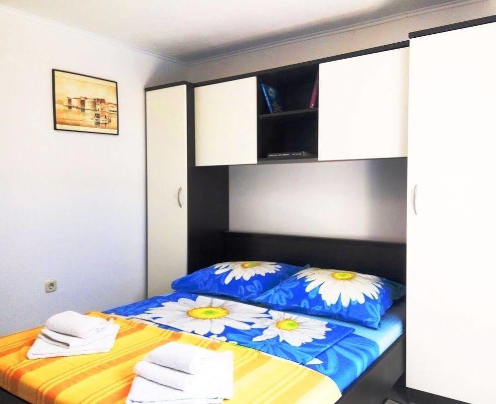 מליני Guest House Kate מראה חיצוני תמונה