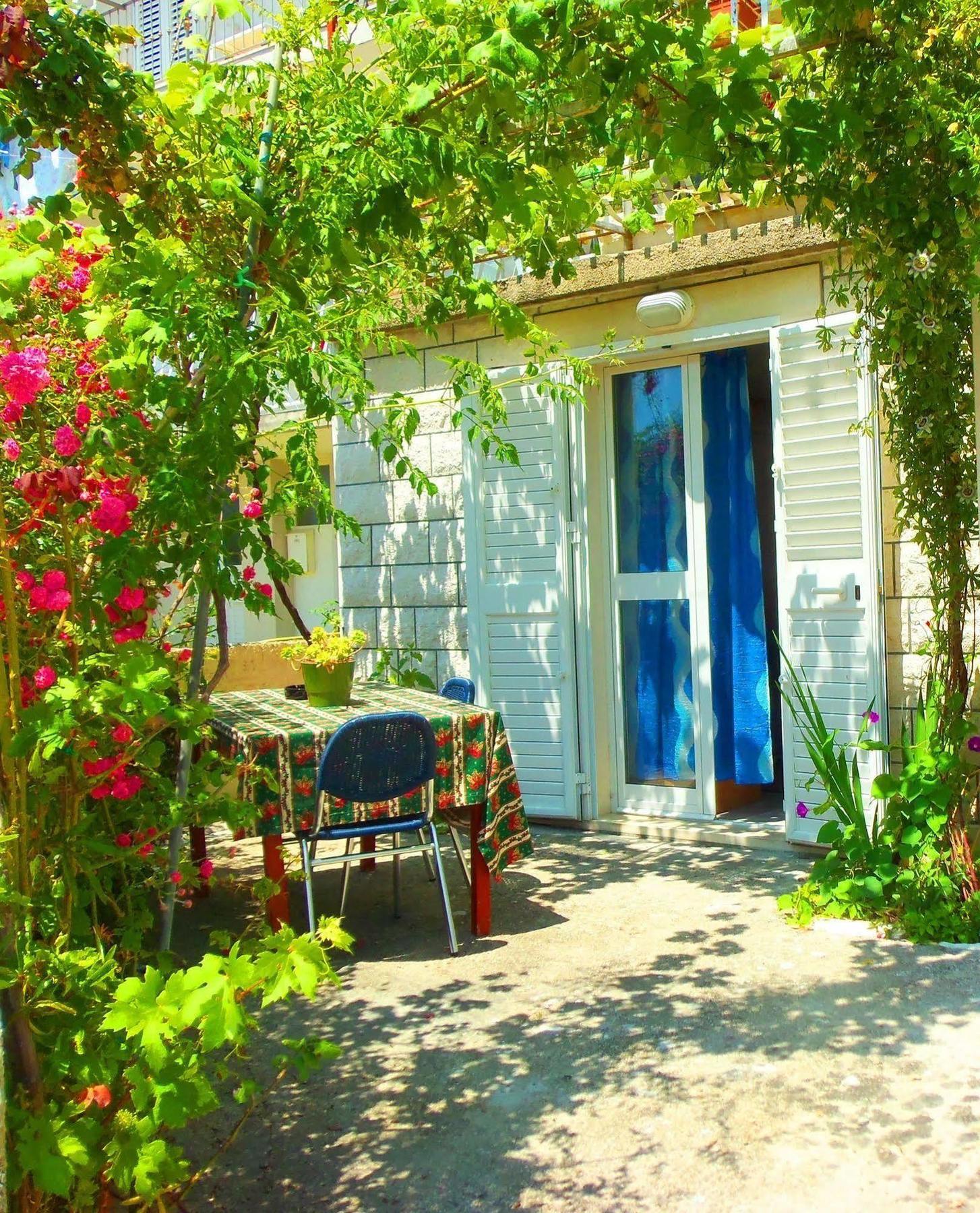מליני Guest House Kate מראה חיצוני תמונה