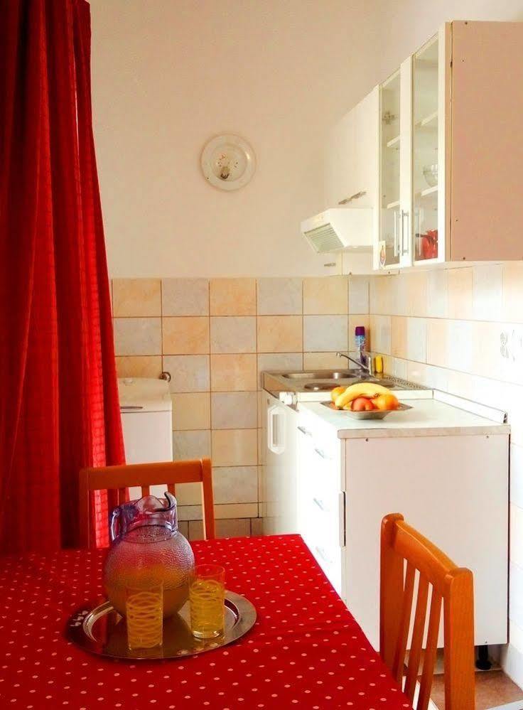 מליני Guest House Kate מראה חיצוני תמונה