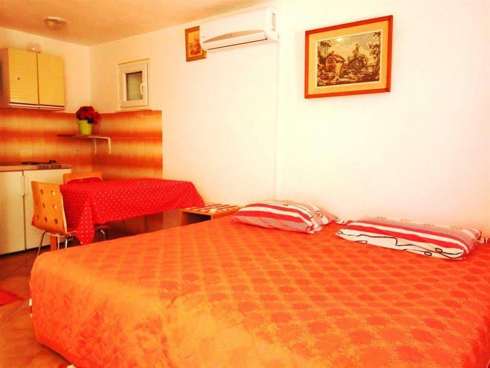 מליני Guest House Kate מראה חיצוני תמונה